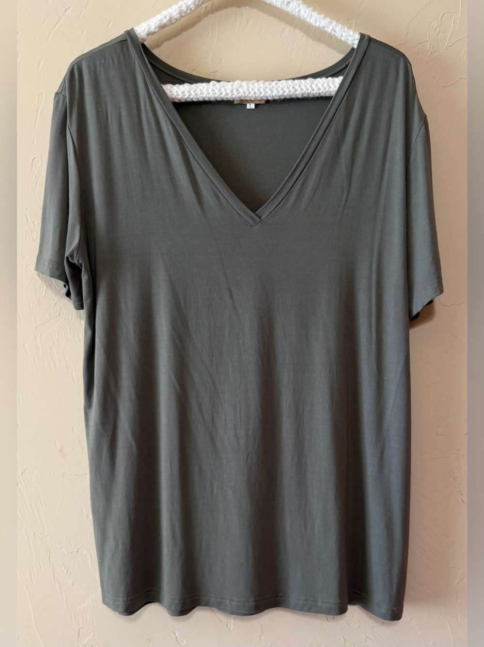 Piko 1988 V-Neck Short Sleeve Top in Olive